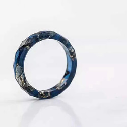 ハンドメイド リング Ring 指輪 レジン 金の箔入り 濃紺 恋人 誕生日 記念日 男性女性 プレゼント 5枚目の画像