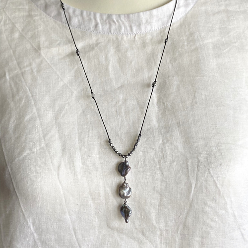 ◇グレー淡水パールのシルクコードネックレス ネックレス