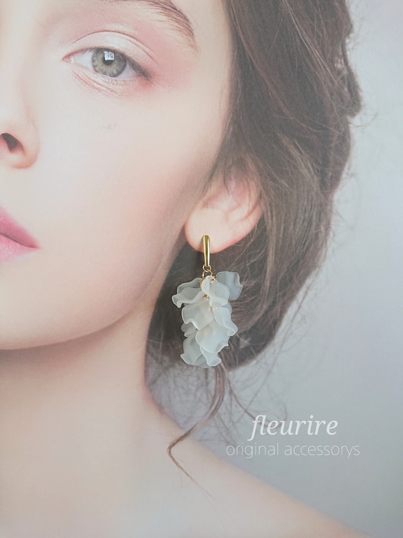 ゆらゆら花びら ♪ リングフラワーの 片耳 ピアス ♪ ミナペルホネン
