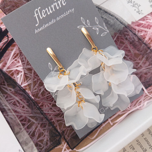 frost flower』gold～揺れる花びらピアス/イヤリング ✳️サージカル