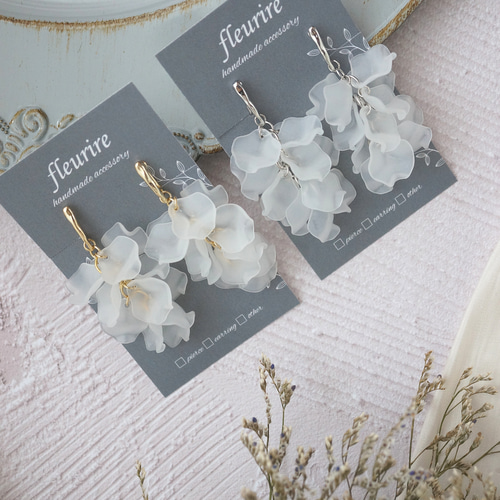 frost flower』gold～揺れる花びらピアス/イヤリング ✳️サージカル