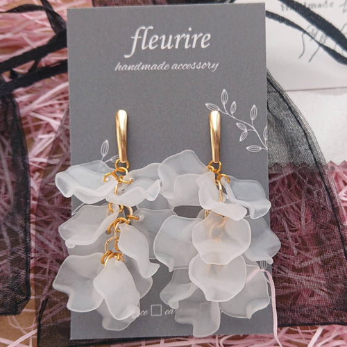 frost flower』gold～揺れる花びらピアス/イヤリング ✳️サージカル