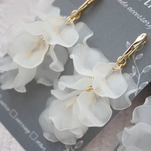 frost flower』gold～揺れる花びらピアス/イヤリング ✳️サージカル