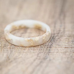 ハンドメイド リング Ring 指輪 レジン 金の箔入り 白い 恋人 誕生日 記念日 男性女性 プレゼント 1枚目の画像