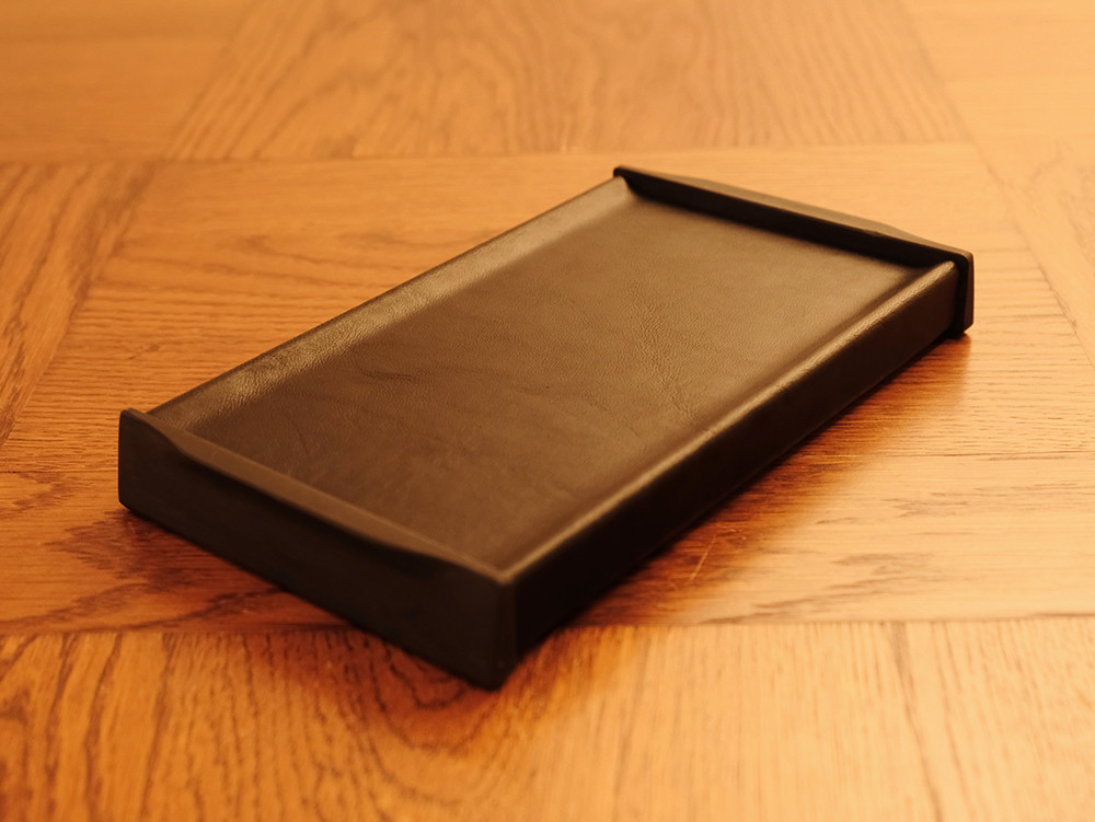 「受注製作」シンプルなトレー　イタリアンレザー　本革　ブラック　セメント 12,600円
