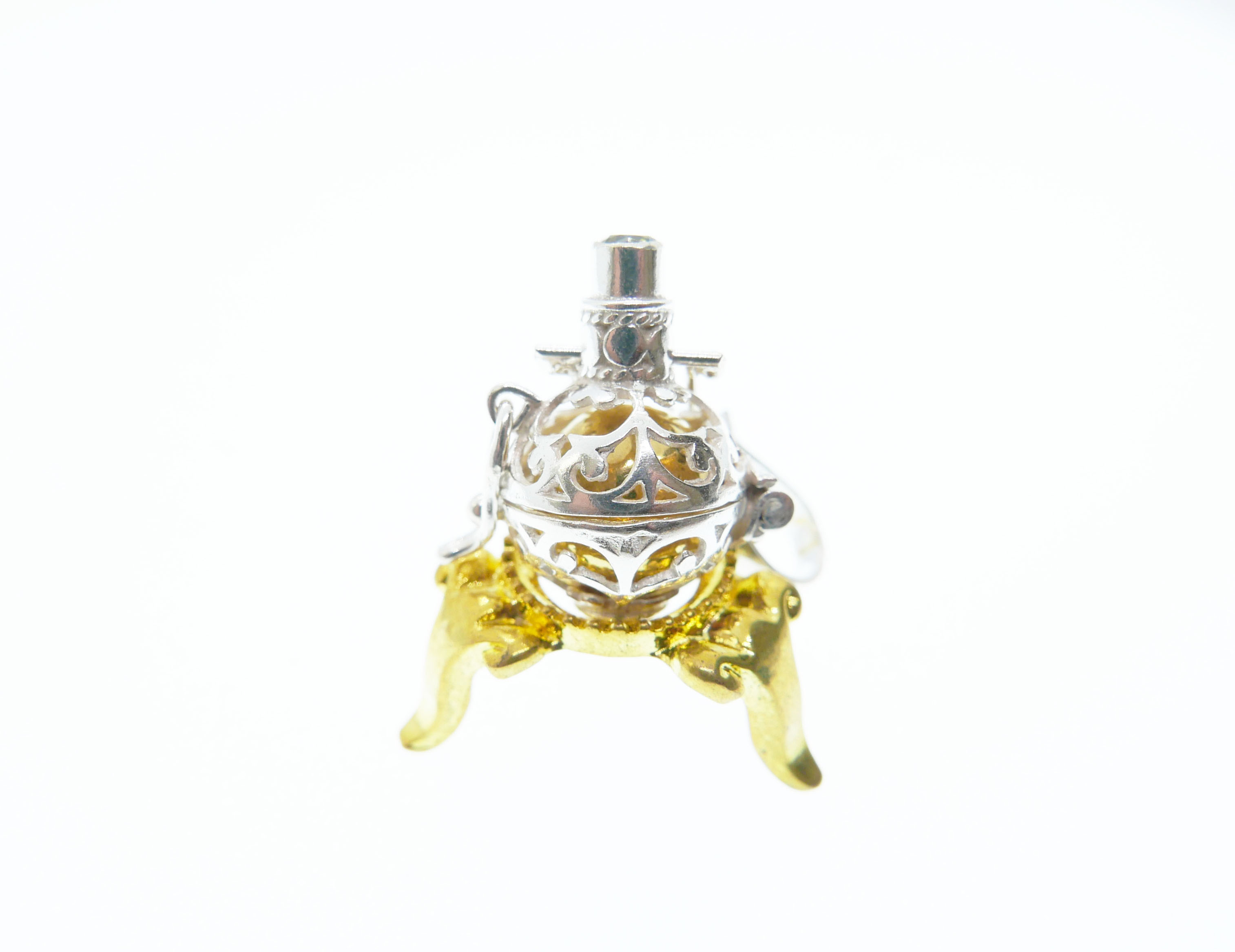 ✼プラチナ加工✼ブルートパーズのガムランボール/3月誕生石༺揺らすとシャラン♪癒しの音色♪•*•ヒーリングペンダント༻