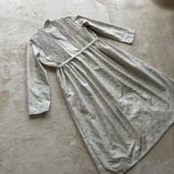 大島紬のピンタックワンピース　シャツワンピース　クリーム色　着物リメイク 5枚目の画像