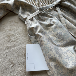 大島紬のピンタックワンピース　シャツワンピース　クリーム色　着物リメイク 4枚目の画像
