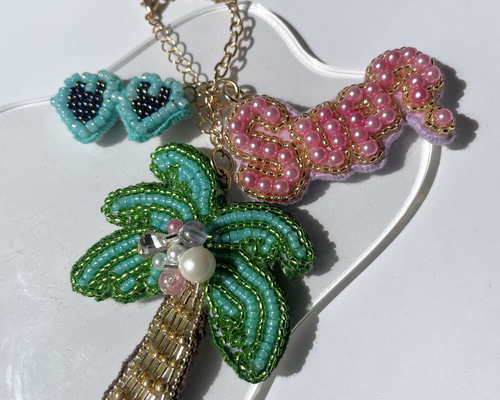 【Anthropologie】ビーズハンドル☆ヤシの木ビーズバッグ 美しいビーズバッグの世界 和のビーズ刺繍の粋を極めた