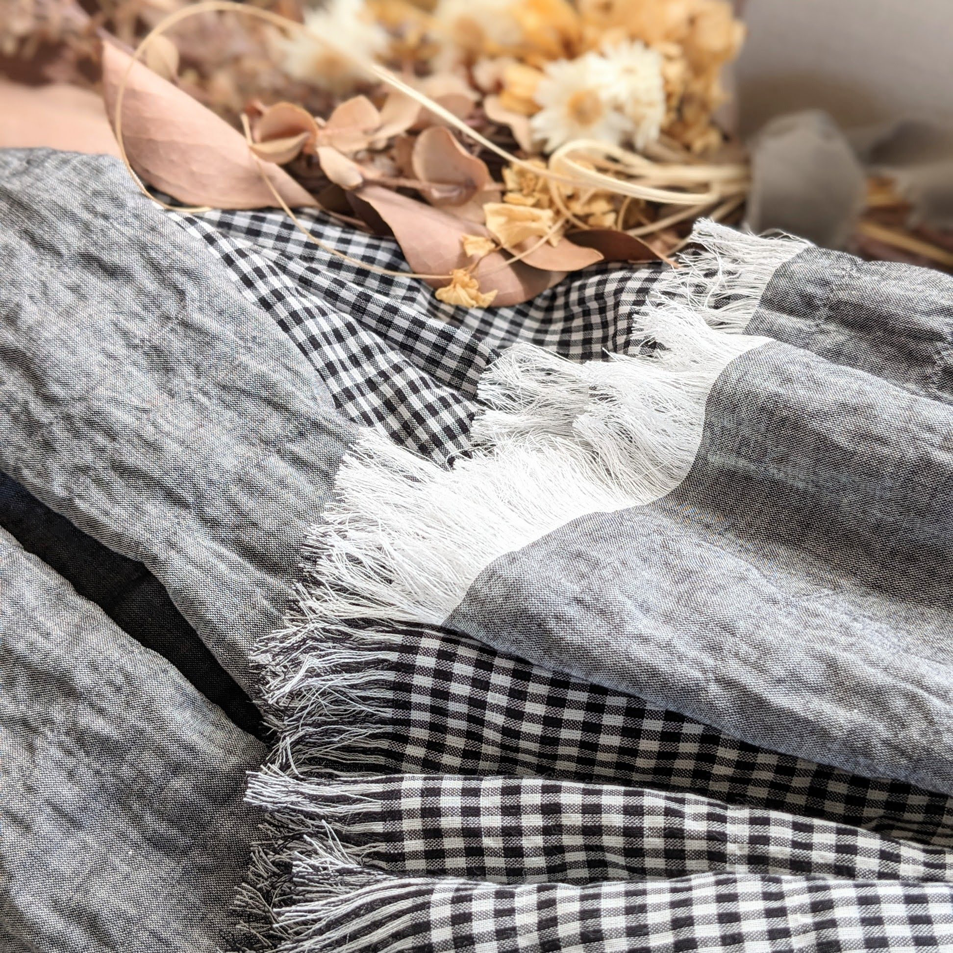 ふんわり大判ストール（ギンガムブラック）