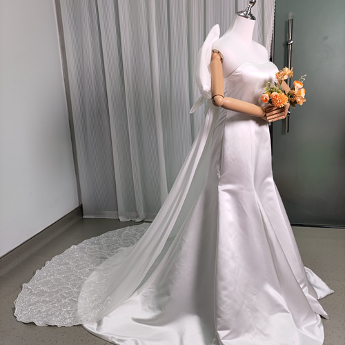 ソフトマーメイド　ウェディングドレス　フラワーレース　ビスチェ　エレガント ソフトマーメイドウェディングドレスフラワーレースビスチェ