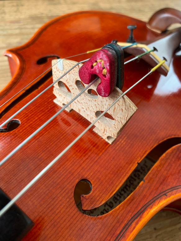 手縫いで創ったヴァイオリン用 レザーミュート　二枚重ねタイプ『AM - O - Topolino 304』 2枚目の画像