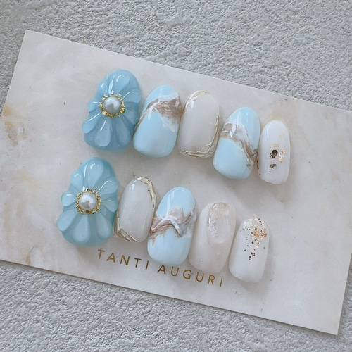 ミルキーフラワーネイルチップ ミルキーブルーぷっくりフラワーネイルチップ - メルカリ