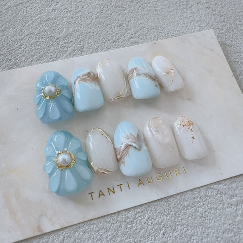 スカイブルー ぷっくりフラワー ネイルチップ 水色系 青系 乳白色 花