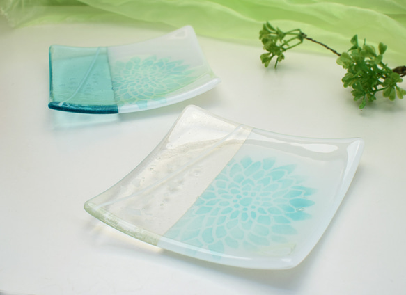 ガラス　お皿 ダリアのガラス角皿(単品）クリア／アクア 中皿 くらしをあそぶ展 通販