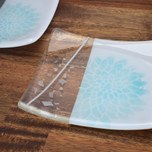 ダリアのガラス角皿(単品）クリア／アクア 中皿 くらしをあそぶ展 通販