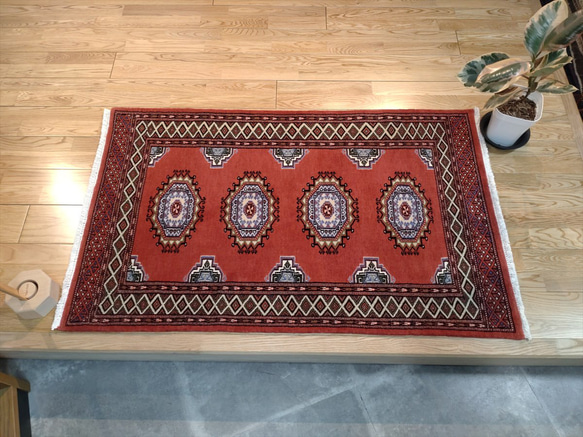 トライバル絨毯】パキスタン絨毯　ハイクオリティ　ガゼニウール　122x78cm　テラコッタカラー 1枚目の画像