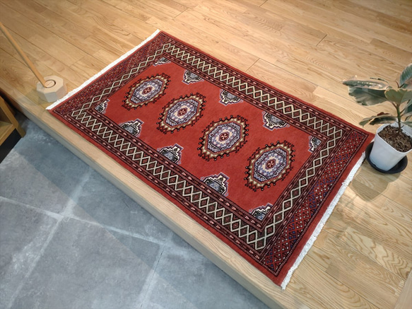 トライバル絨毯】パキスタン絨毯　ハイクオリティ　ガゼニウール　122x78cm　テラコッタカラー 2枚目の画像