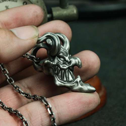 邪悪なピエロ シルバー ペンダント ネックレス - 地獄からのモンスター