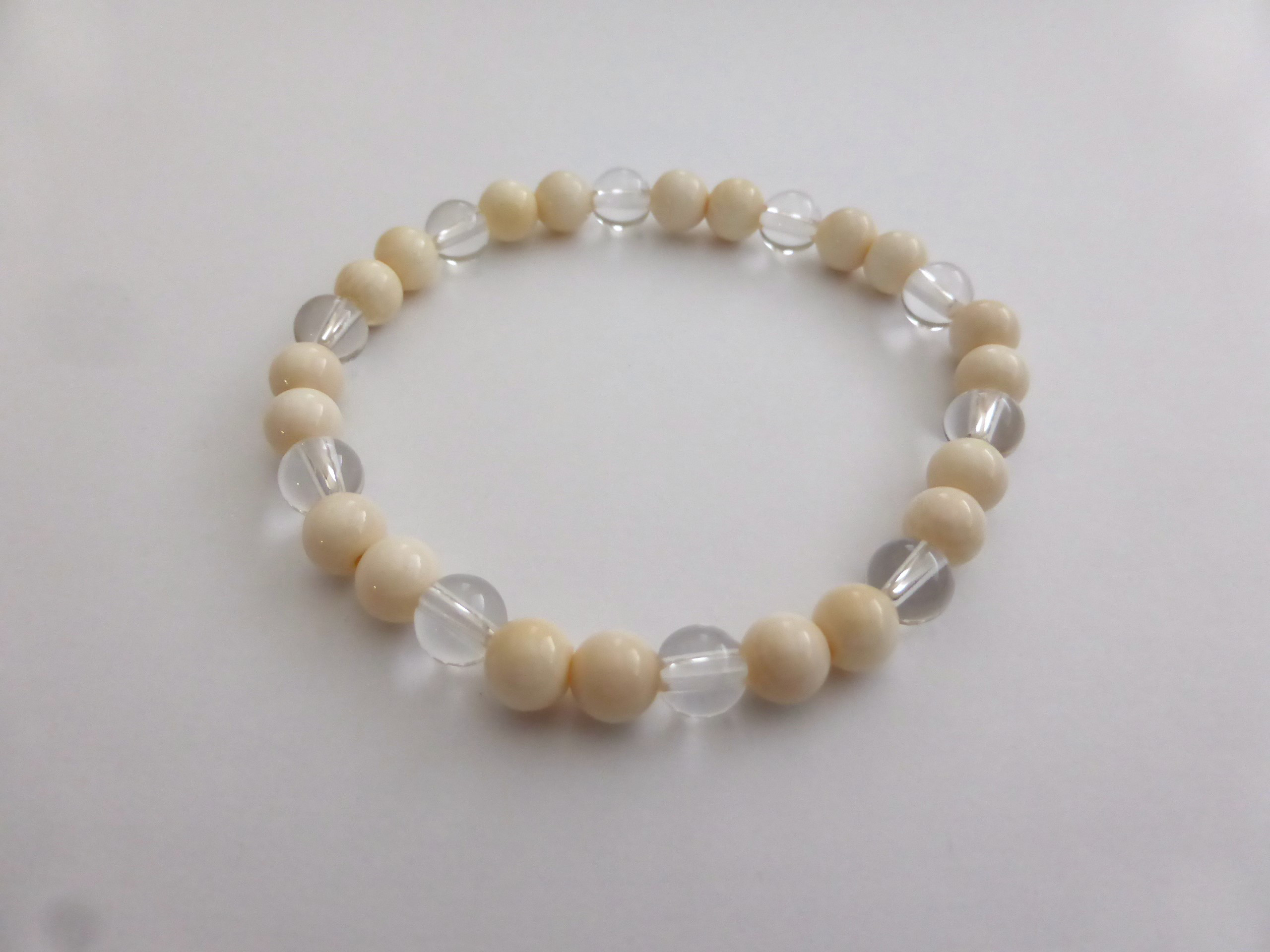 本象牙と水晶のブレスレット