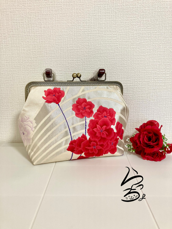 帯リメイク 紅色花 持ち手付きがま口バッグ 帯リメイク 華文 持ち