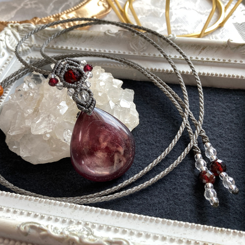 レピドライトと4種類の天然石のマクラメネックレス