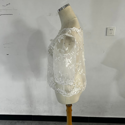 可憐な花刺繍のトップス ボレロ 上品透け袖 くるみボタン 花嫁/ウェディングドレス 3枚目の画像