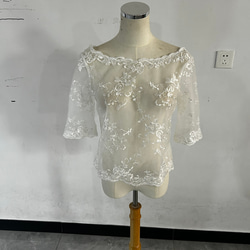 可憐な花刺繍のトップス ボレロ 上品透け袖 くるみボタン 花嫁/ウェディングドレス 1枚目の画像