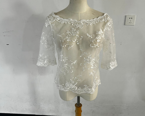 可憐な花刺繍のトップス ボレロ 上品透け袖 くるみボタン 花嫁  