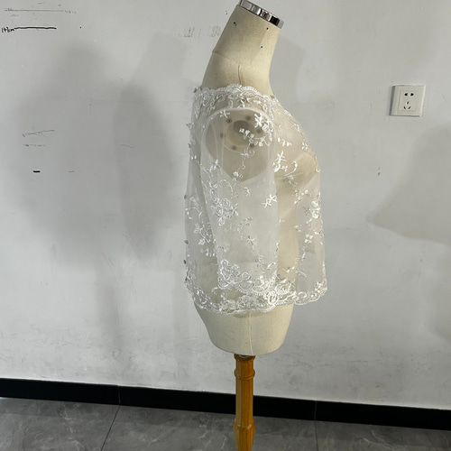 可憐な花刺繍のトップス ボレロ 上品透け袖 くるみボタン 花嫁  