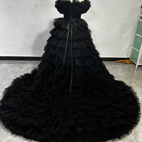 華やか ブラック パーティードレス オフショルダー 柔らかく重ねた  