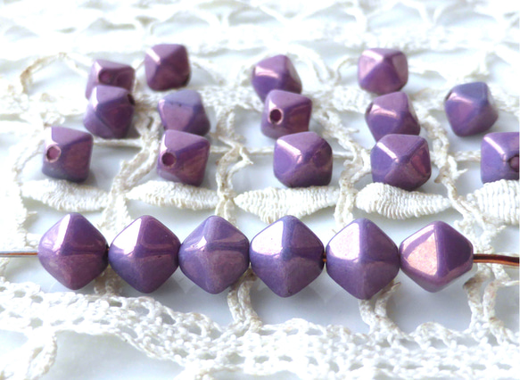 Pyramida 濕紫色捷克玻璃珠 20 顆 第1張的照片