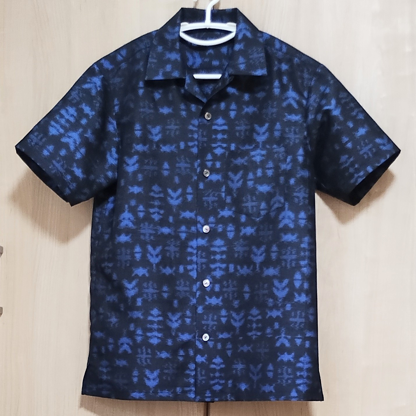 青 総柄シャツ 短丈 アロハ 黒 半袖 古着 モード 夏物 リメイク ドッキング