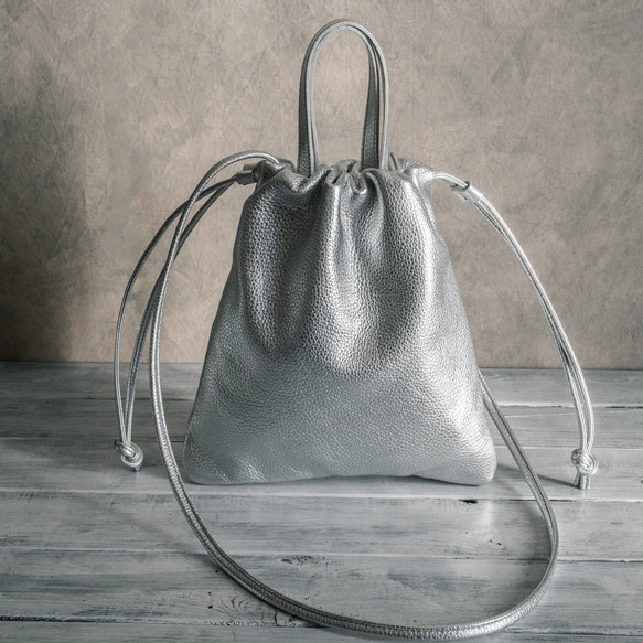 縦長巾着 2WAY ポシェット本革シンプル ショルダーバッグ 【シルバー】 予めご了承ください Pro 本体同材
