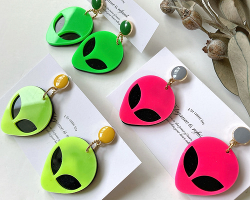 1051,大ぶりスマイルネオンカラーピアスイエロー 8eeb2de75044dd8ac69ef874120e11