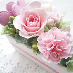 ❁優しいピンクのお花たちとピンクのハートが可愛いクレイフラワーケーキ❁ 2枚目の画像