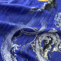 龍と月柄のダブルガーゼショール 5枚目の画像