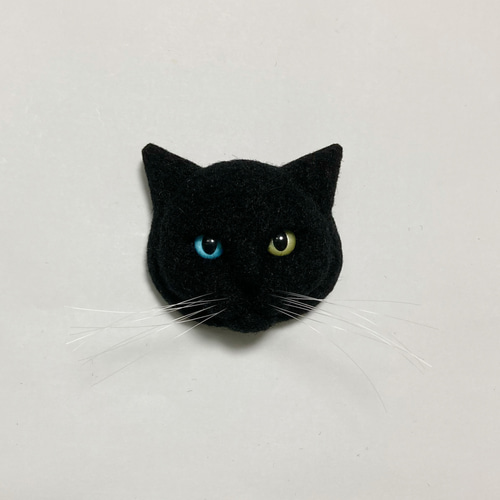 羊毛フェルト 猫ブローチ 黒猫 オッドアイ ブローチ まめちま 羊毛フェルト 猫ブローチ 黒猫 オッドアイ ブローチ まめちま