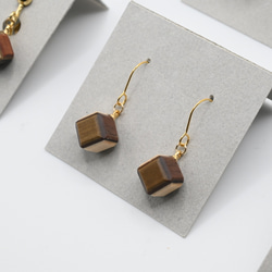 キューブ　ピアス 2枚目の画像