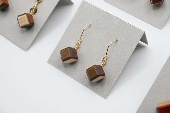 キューブ　ピアス 2枚目の画像