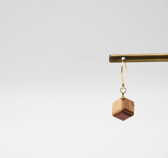 キューブ　ピアス 6枚目の画像