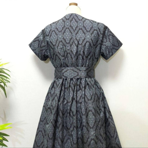 ♪着物リメイク♪ 正絹　紬　落ち着きのある花模様　カシュクールワンピース e079c7b22cf83a343c1f3e6e99df59