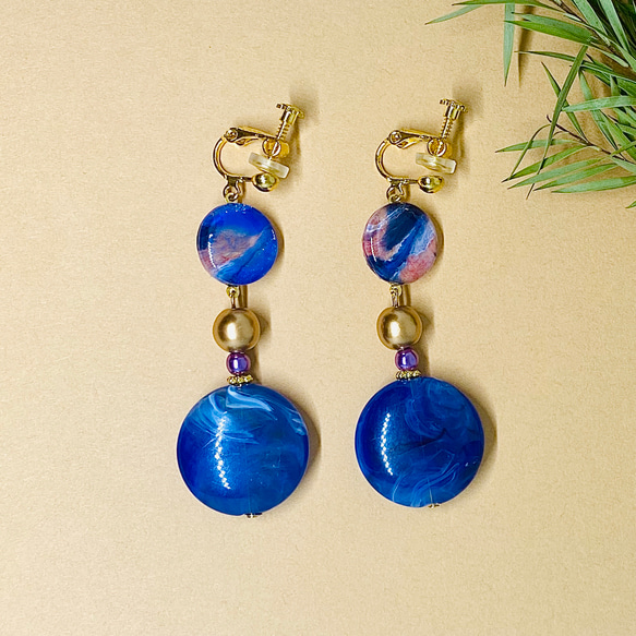 青マーブル×ガラスカボションの大ぶりピアス/イヤリング ピアス