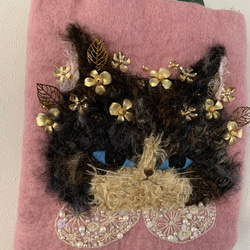 レース襟の猫さん　羊毛フェルト生地のバッグ 4枚目の画像