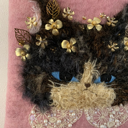 レース襟の猫さん　羊毛フェルト生地のバッグ 5枚目の画像