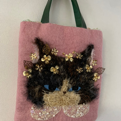 レース襟の猫さん　羊毛フェルト生地のバッグ 2枚目の画像