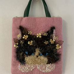レース襟の猫さん　羊毛フェルト生地のバッグ 1枚目の画像