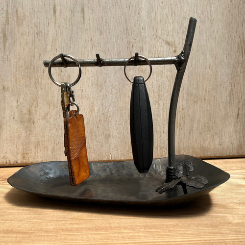 手作り一点物の無骨な鉄製キースタンド！（クローバー） その他