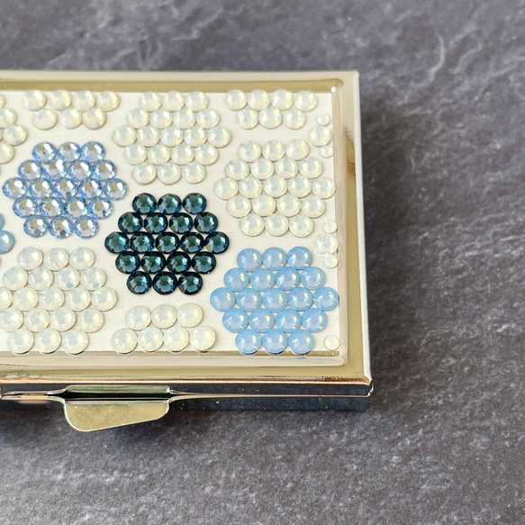 ◇ハニカム タイル◇季節の花　紫陽花色◆ピルケース・アクセサリーケース◆ (小物入れ)プレゼントに＊クリスタルガラス 4枚目の画像