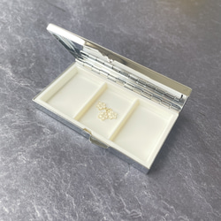 ◇ハニカム タイル◇季節の花 ひまわり色◆ピルケース・アクセサリーケース◆ (小物入れ)プレゼントに＊クリスタルガラス 5枚目の画像
